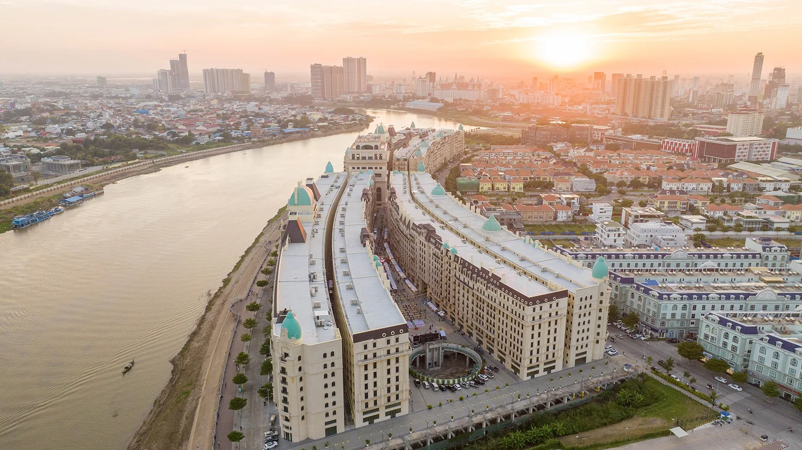 Rose Condominium Phnom Penh Review: 360 Units on Norodom