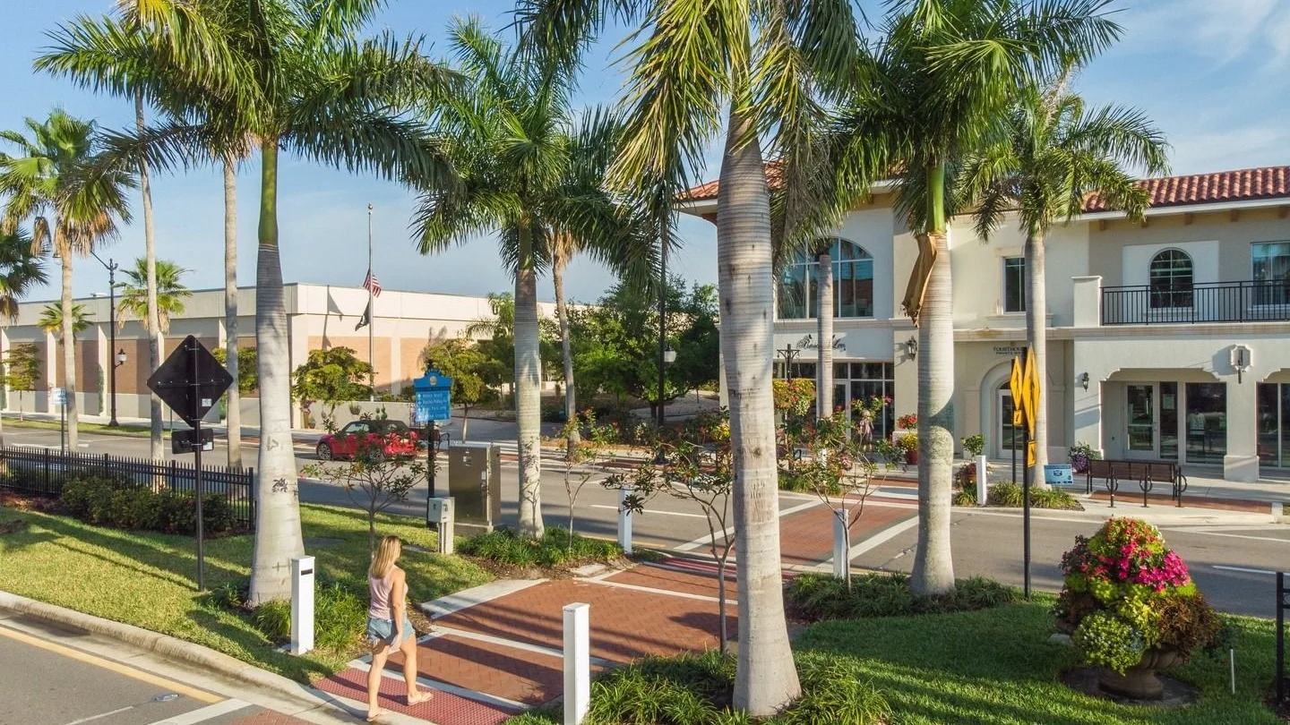 Palm-lined Venice Avenue with Mediterranean-style buildings in downtown Venice, Florida.