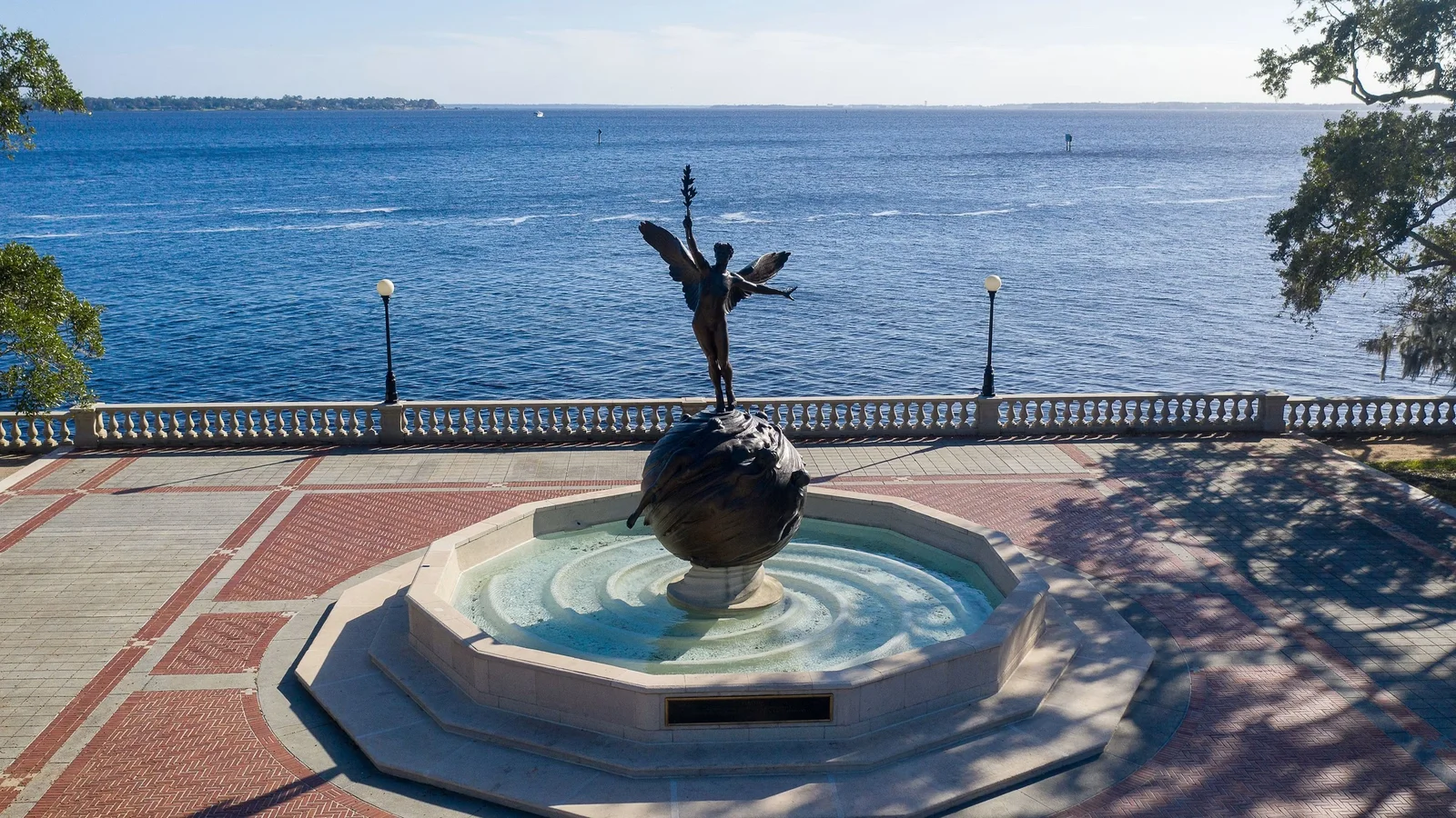 Riverside fountain and balustrade overlooking the St. Johns River in Jacksonville.