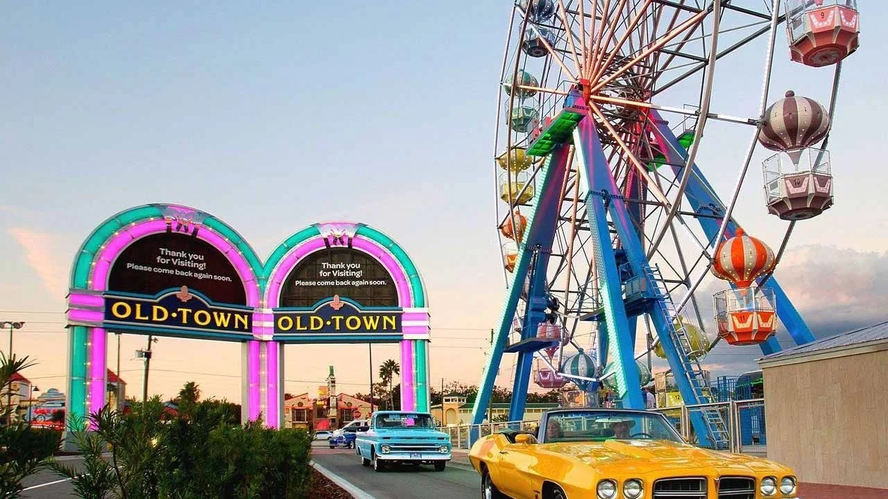 Old Town entrance arches and Ferris wheel on US 192 in Kissimmee.