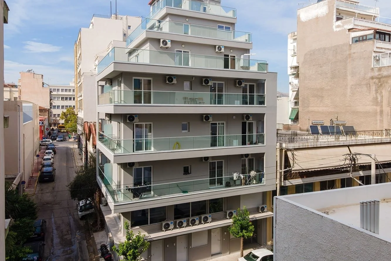 Evripidou apartment building by Solena on a Piraeus street