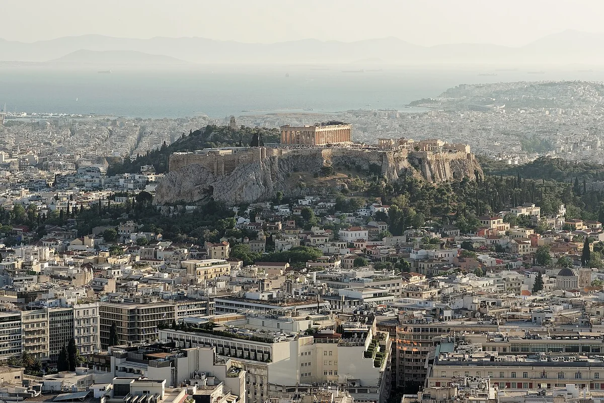 Athens Riviera vs Athens Center Property Guide 2026 — Greek Invest research illustration