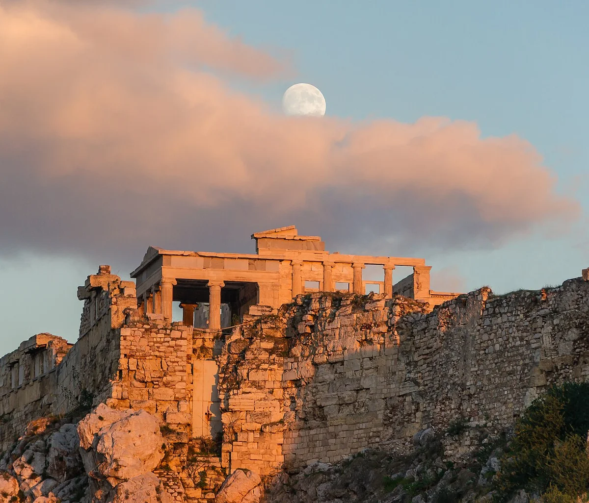 Golden Visa Greece Airbnb Ban: What the STR Rules Say — Greek Invest research illustration