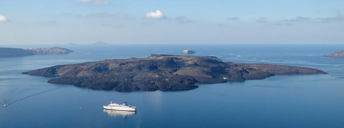 Santorini Property Investment Guide 2026: €800K Tier — Greek Invest research illustration