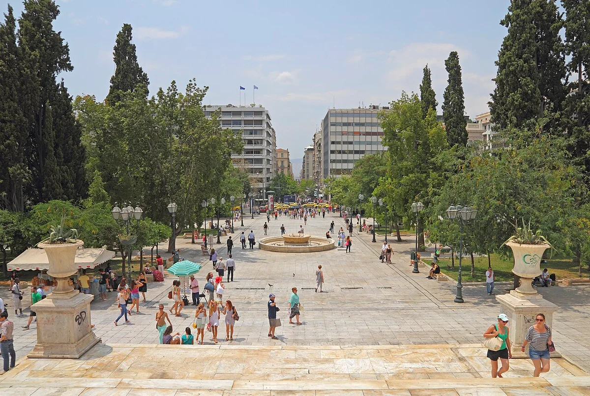 Golden Visa Lawyer Greece: How to Choose the Right One — Greek Invest research illustration