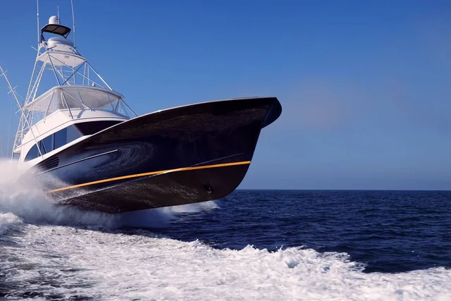 Jarrett Bay custom sportfish yacht with a tuna tower running at speed