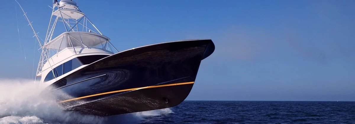 Jarrett Bay custom sportfish yacht with a tuna tower running at speed