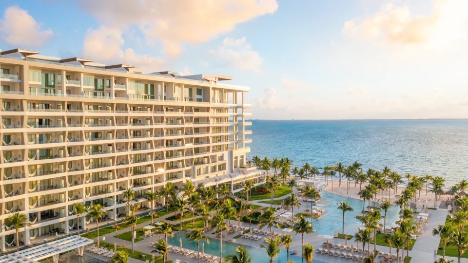 Los Cabos Vs Puerto Vallarta, investment corridor