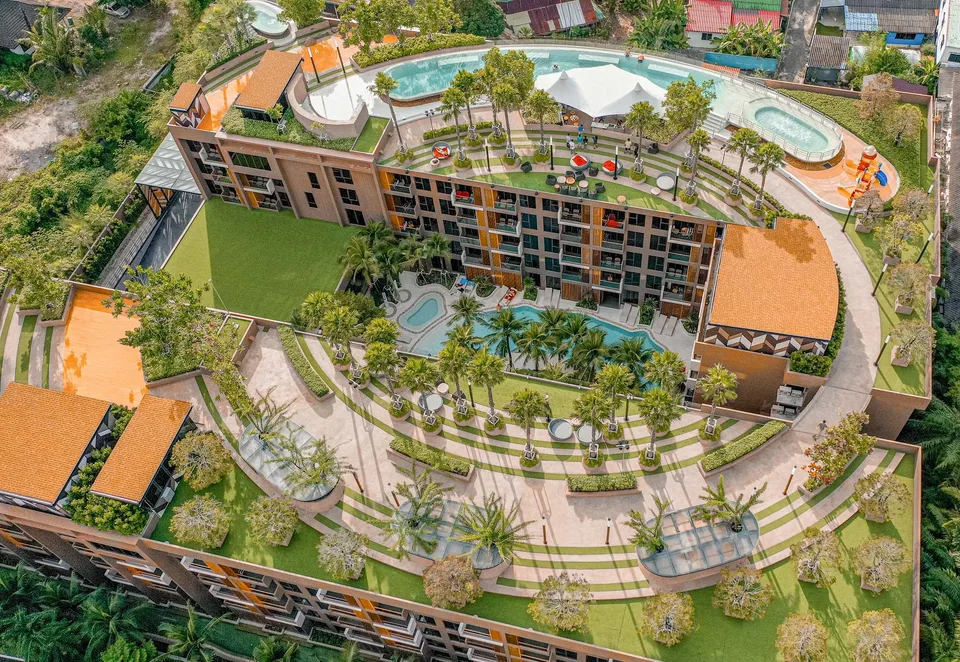 The Marin Phuket, Kamala: residence block with the roof deck from above