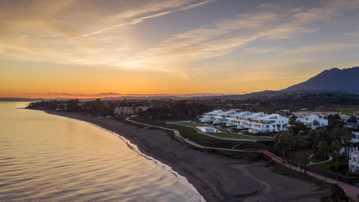 Marbella vs Estepona: Scarcity or a 20-35% Discount
